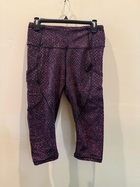 lululemon athletica Purple Patterned Capri Leggings w/ side POCKETS